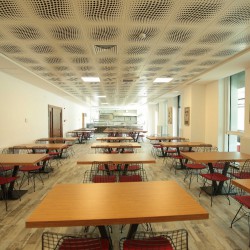 Herr Ilhan Istanbul Cafe Refektorium Tabellen