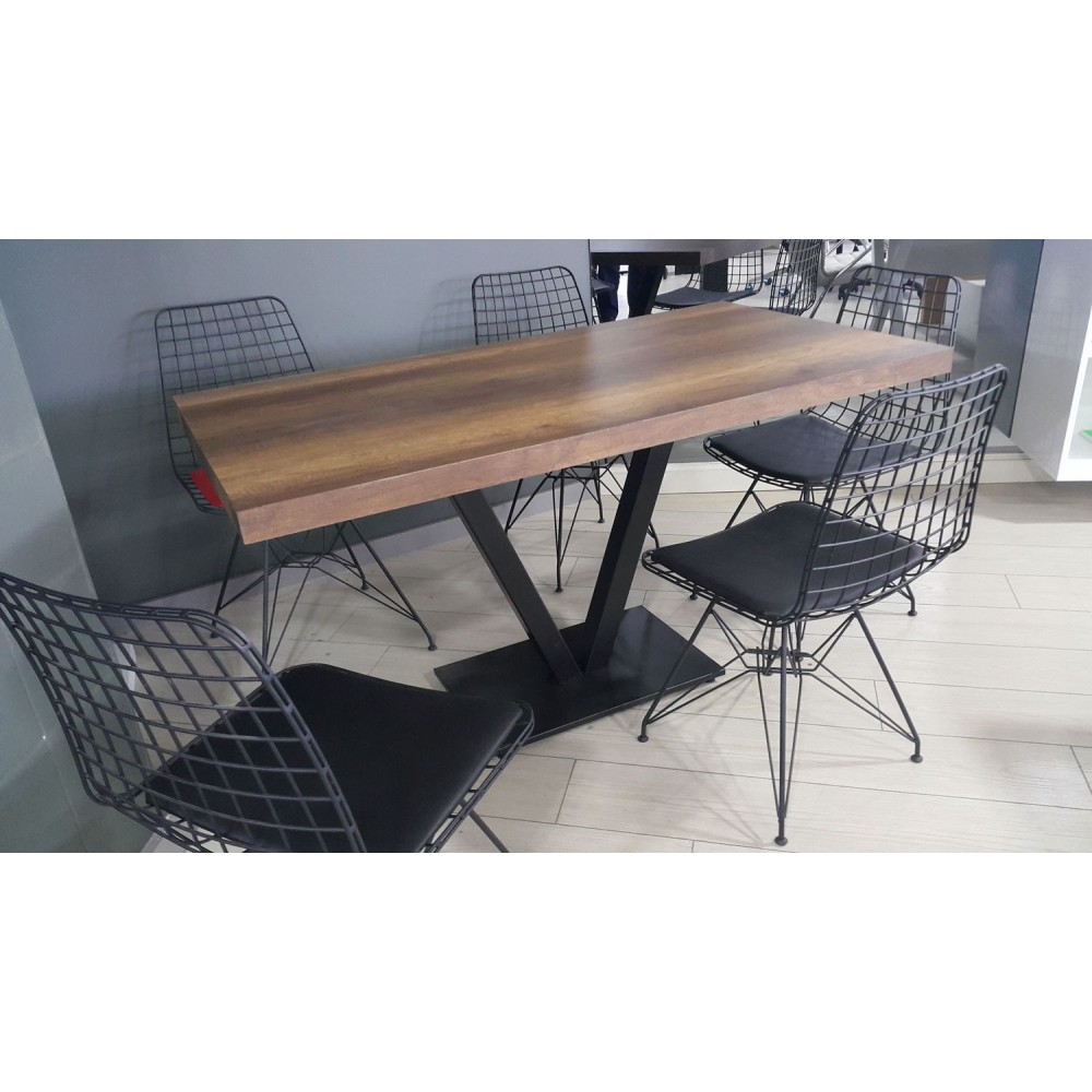 Herr Ilhan Istanbul Cafe Refektorium Tabellen