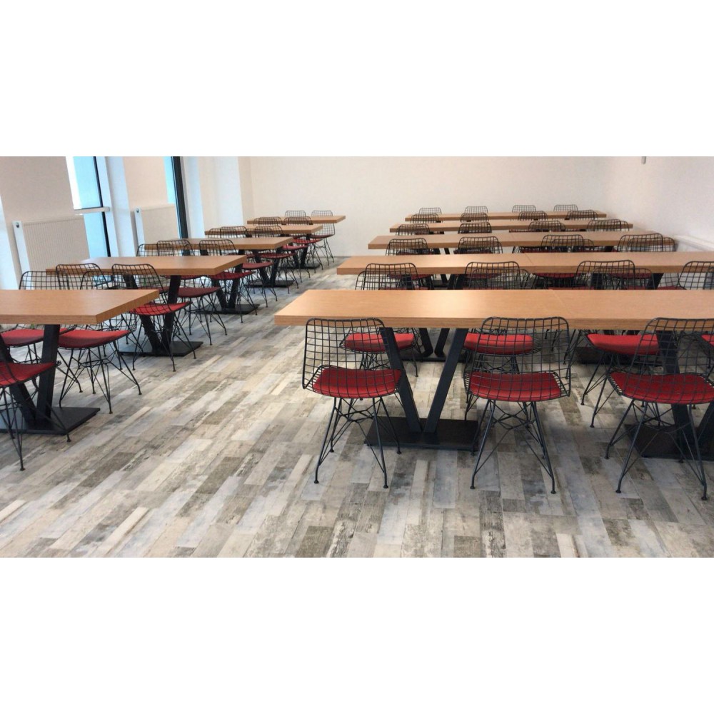 Herr Ilhan Istanbul Cafe Refektorium Tabellen