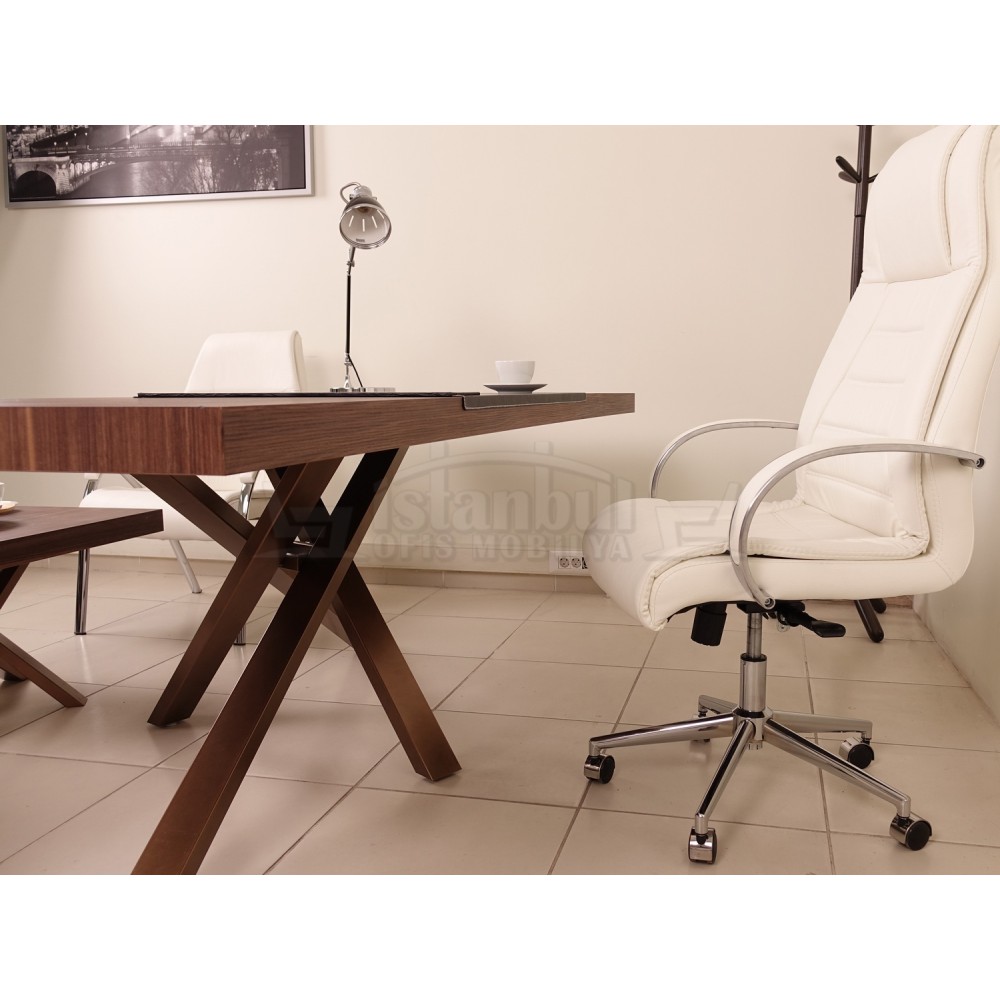 Bayern Vorstand Walnut