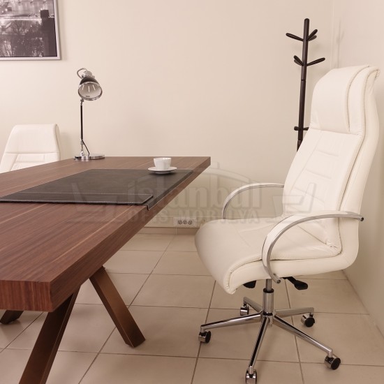 Bavaria Executive Team Walnut