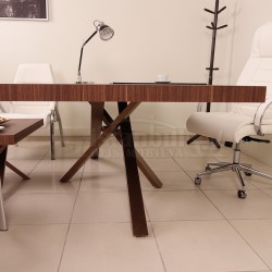 Bayern Executive Teams Walnut