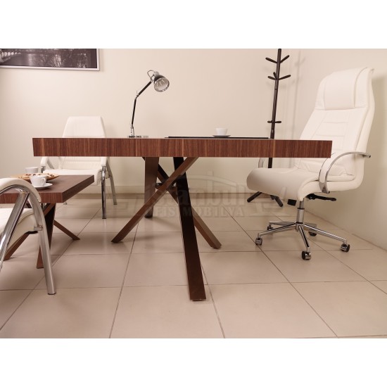 Bayern Executive Teams Walnut