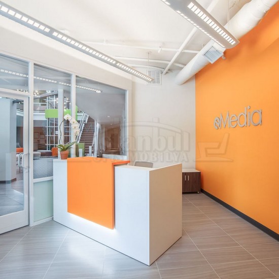 帕尔马宽服务台