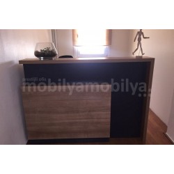 Frau Taksim Tulip Besprechungstisch