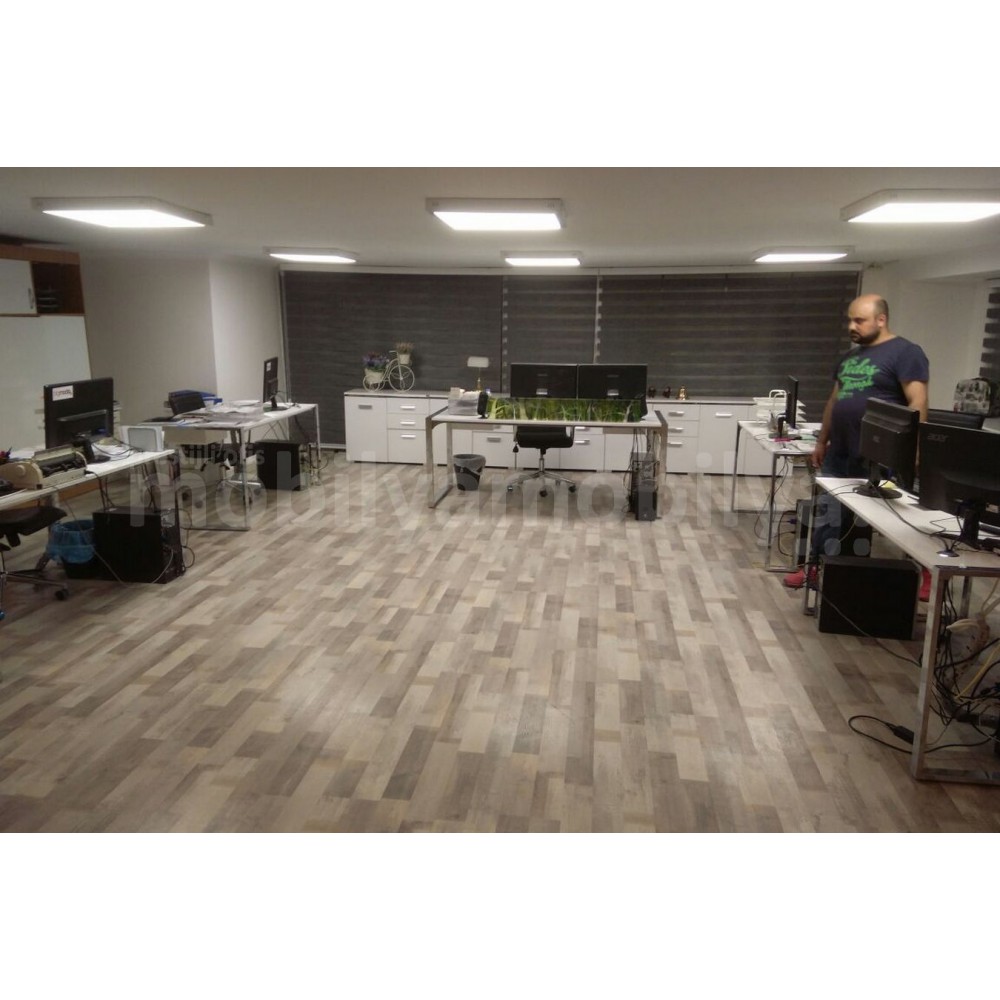 Herr Karahan Bound For Glory Mode Hunters Büromöbel