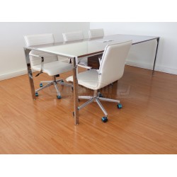 Apple-Seiten Offen Besprechungstisch Sockel-System