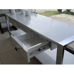 فيرونا اثنين من مقاعد وحدة التلفزيون أدراج