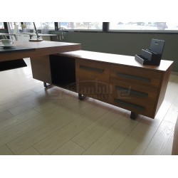 Große Regalschränke