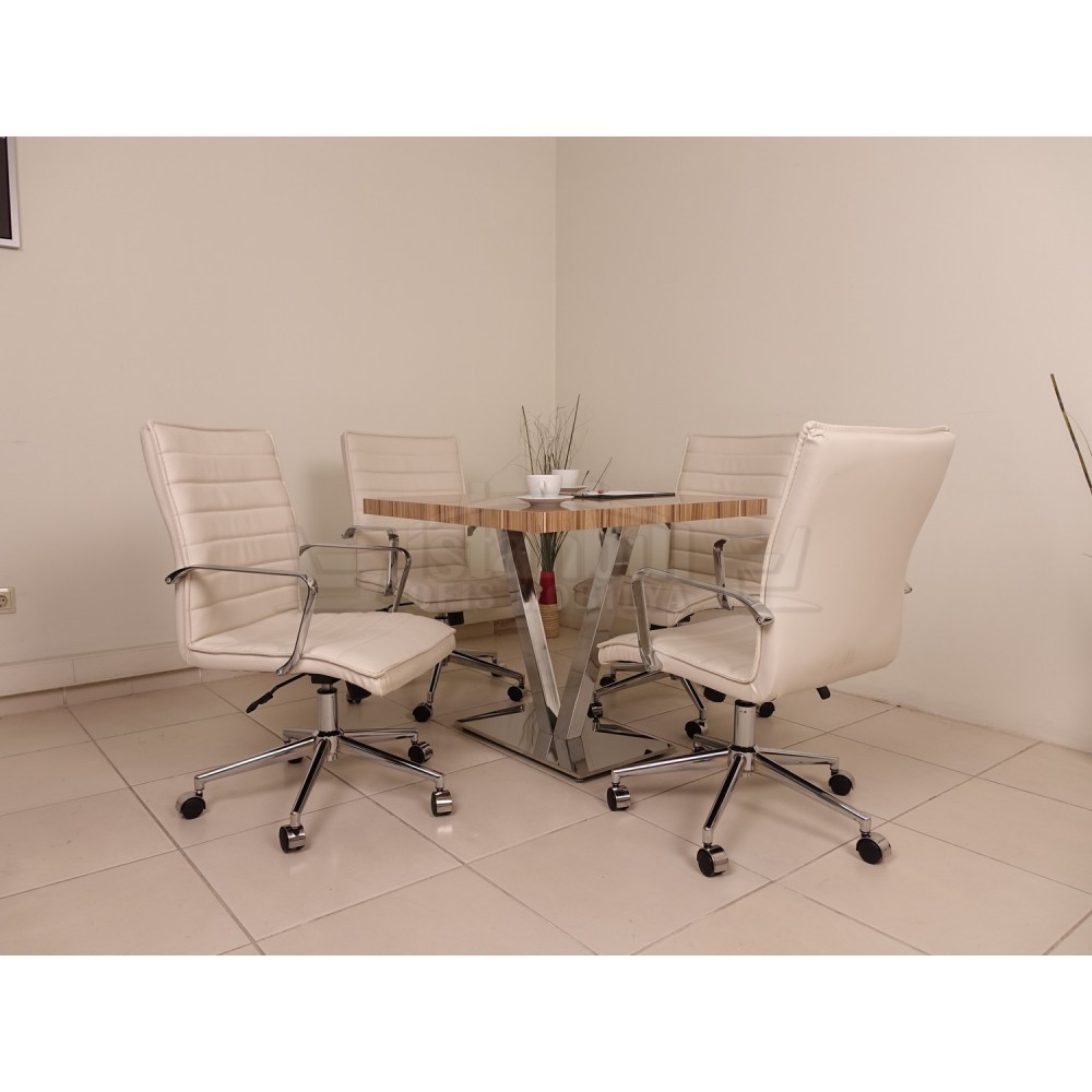 طاولة اجتماعات مربع في فيينا