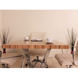 طاولة اجتماعات مربع في فيينا