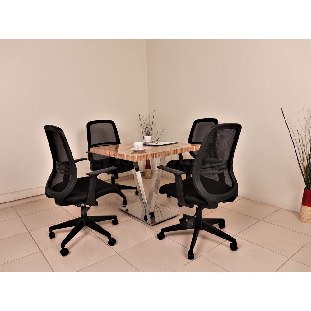 طاولة اجتماعات مربع في فيينا