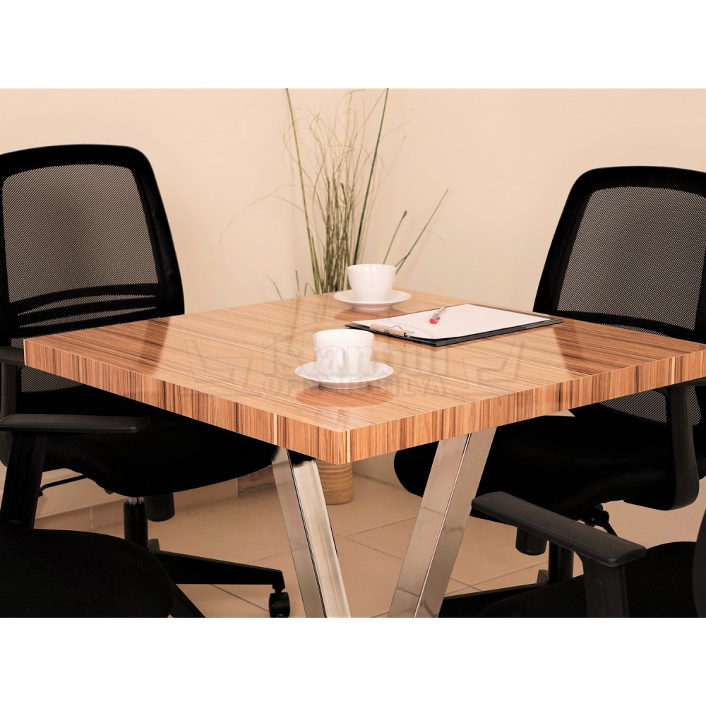 طاولة اجتماعات مربع في فيينا