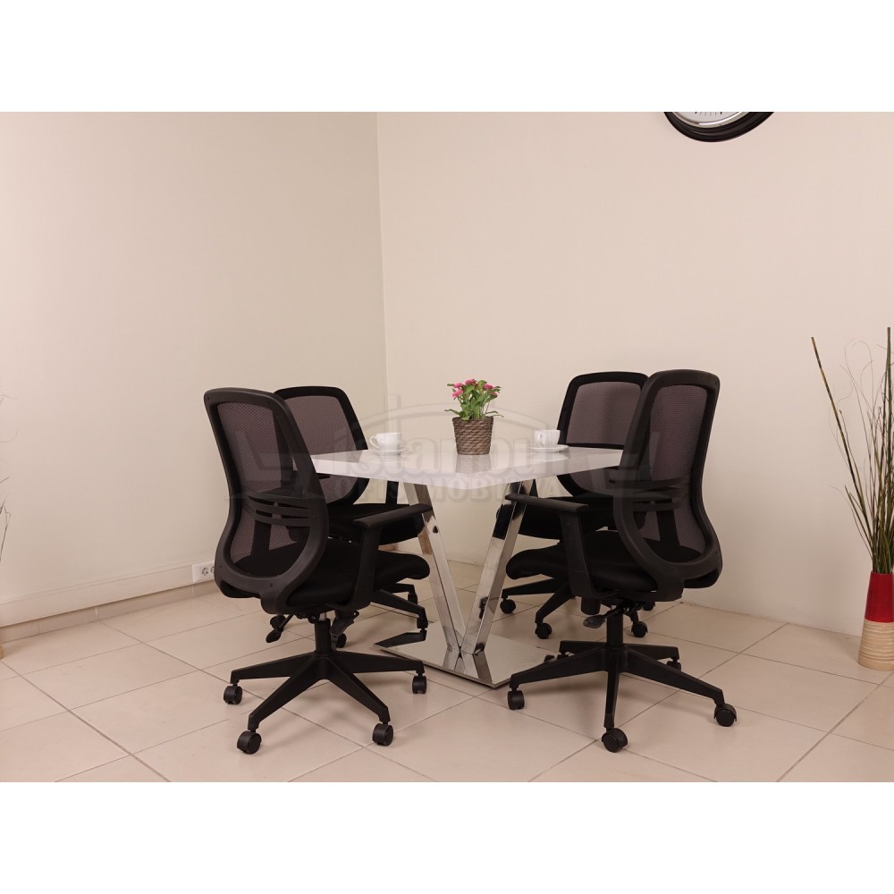 طاولة اجتماعات مربع في فيينا