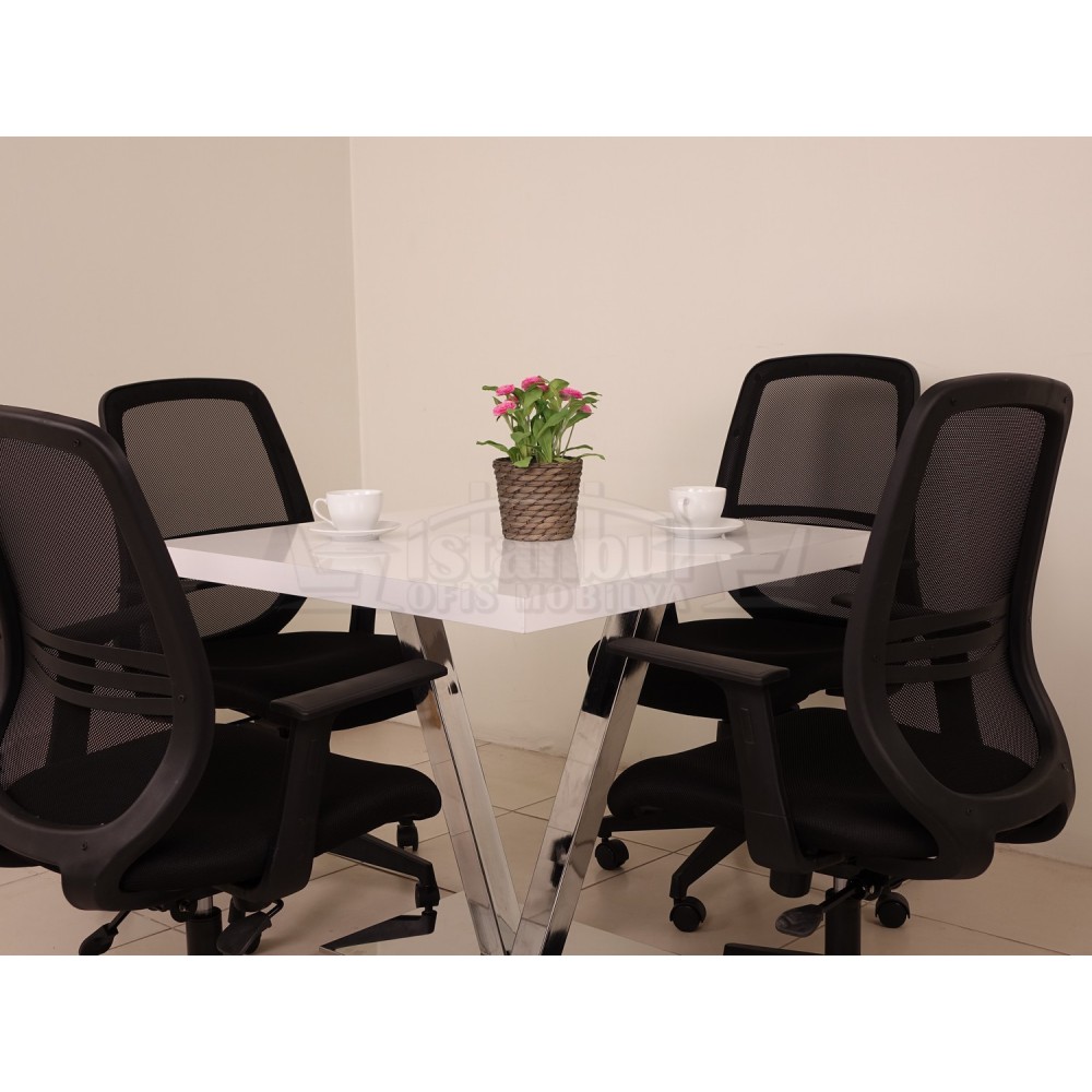 طاولة اجتماعات مربع في فيينا