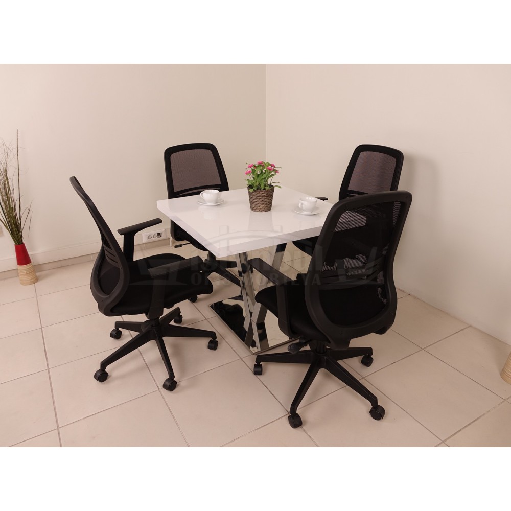 طاولة اجتماعات مربع في فيينا