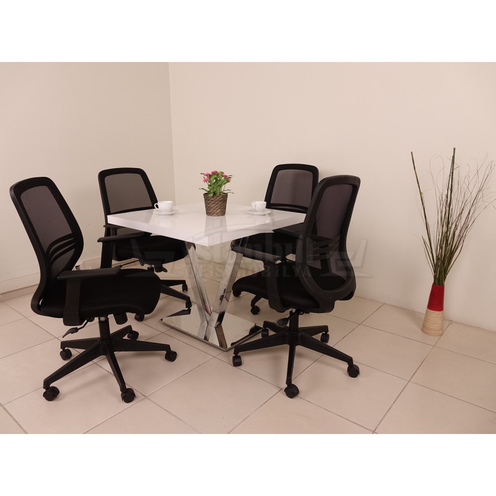 طاولة اجتماعات مربع في فيينا