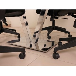 طاولة اجتماعات مربع في فيينا