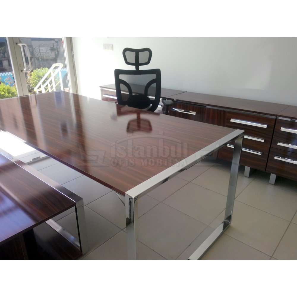 Singapore Authority Standing Desk