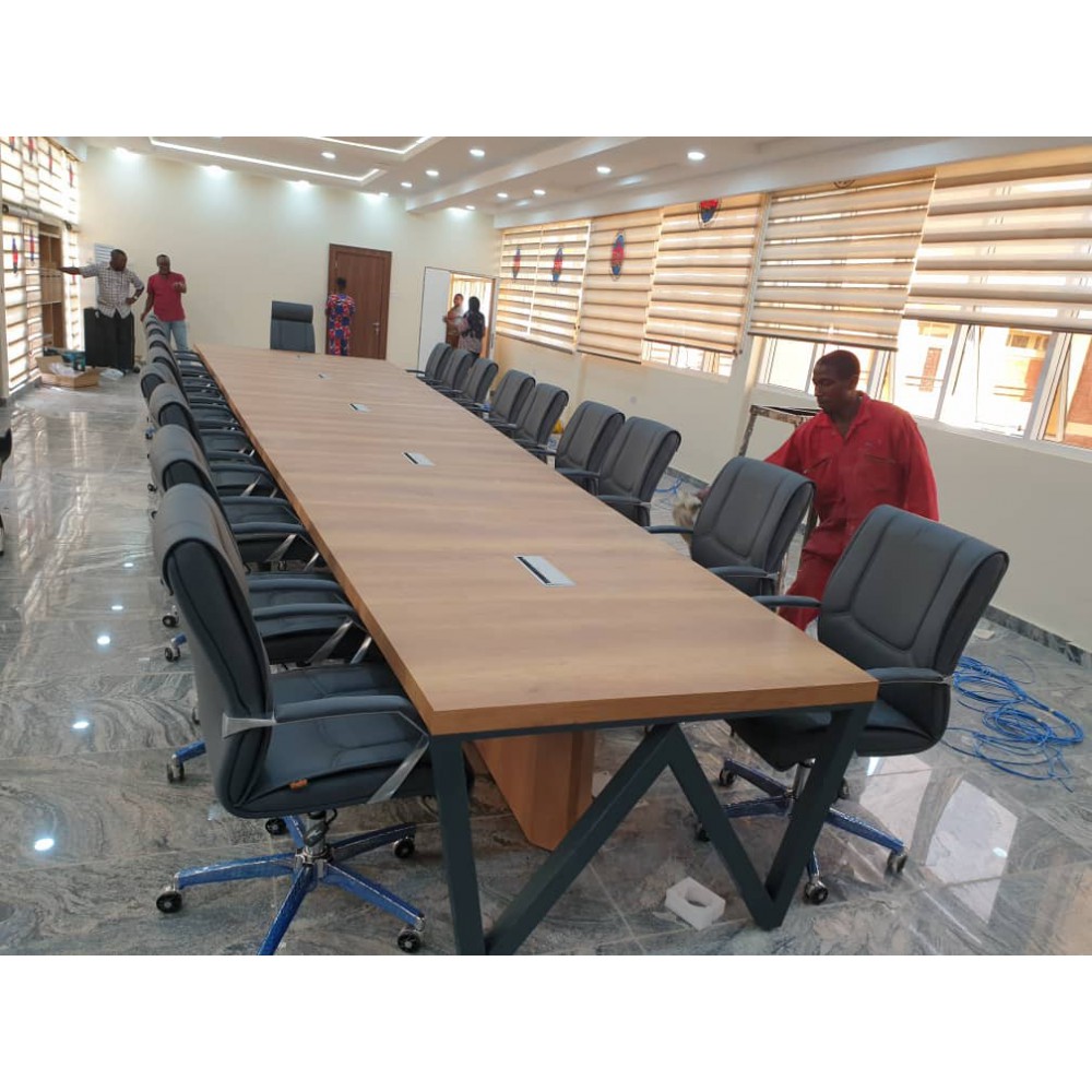 Großer Besprechungstisch