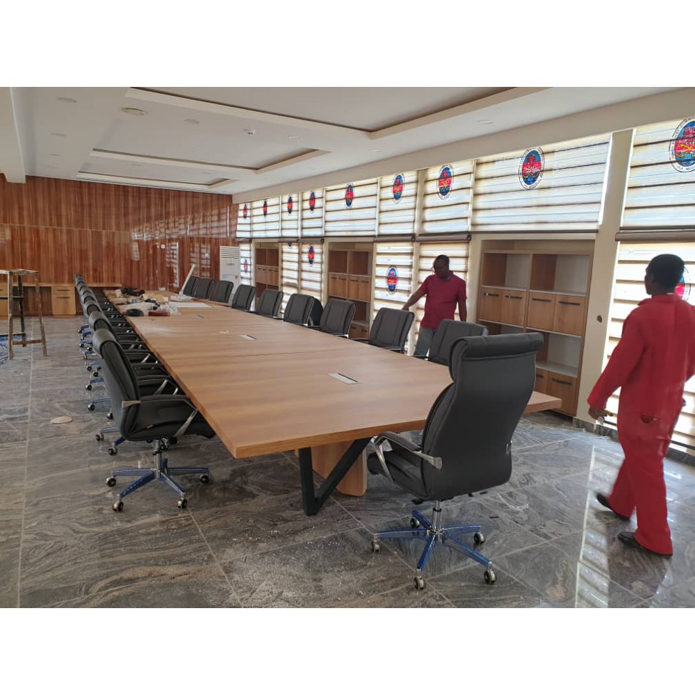 Großer Besprechungstisch