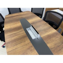 Ovaler Besprechungstisch