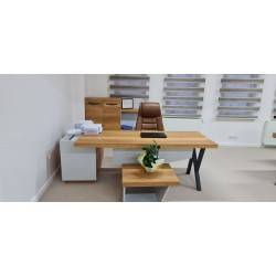 Mitarbeiter Tische Istanbul.