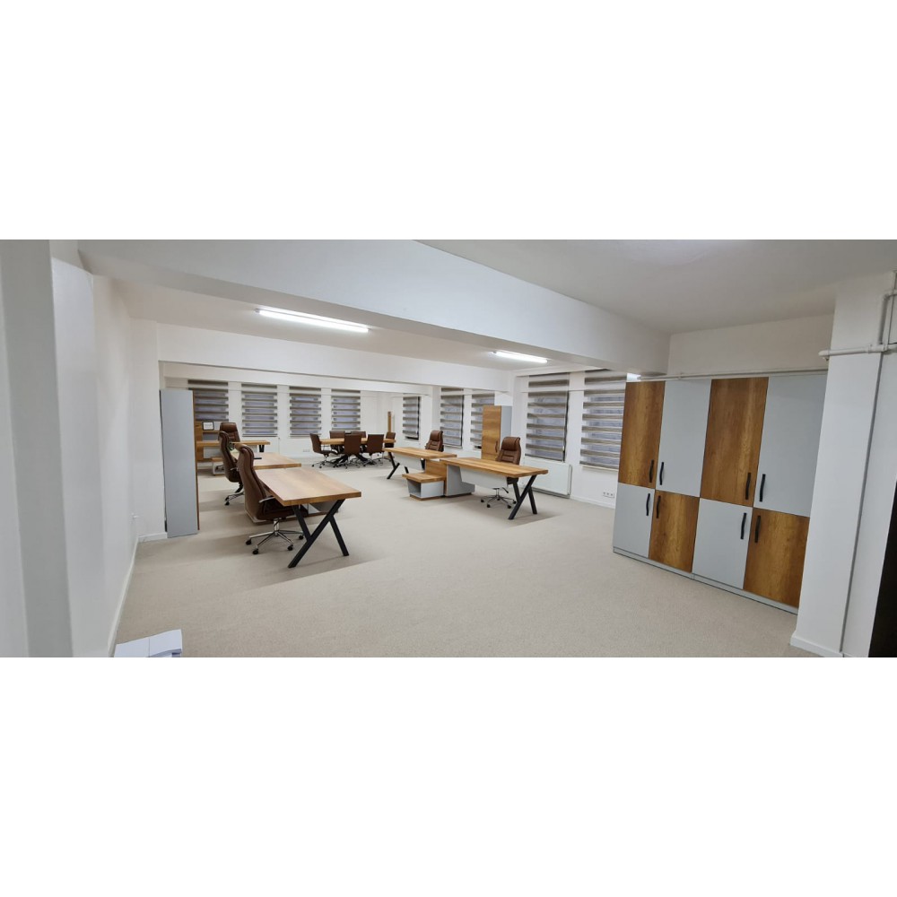 Mitarbeiter Tische Istanbul.