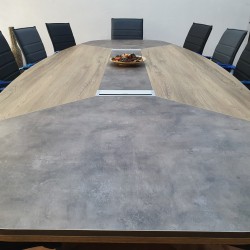 Großer Ovaler Besprechungstabelle