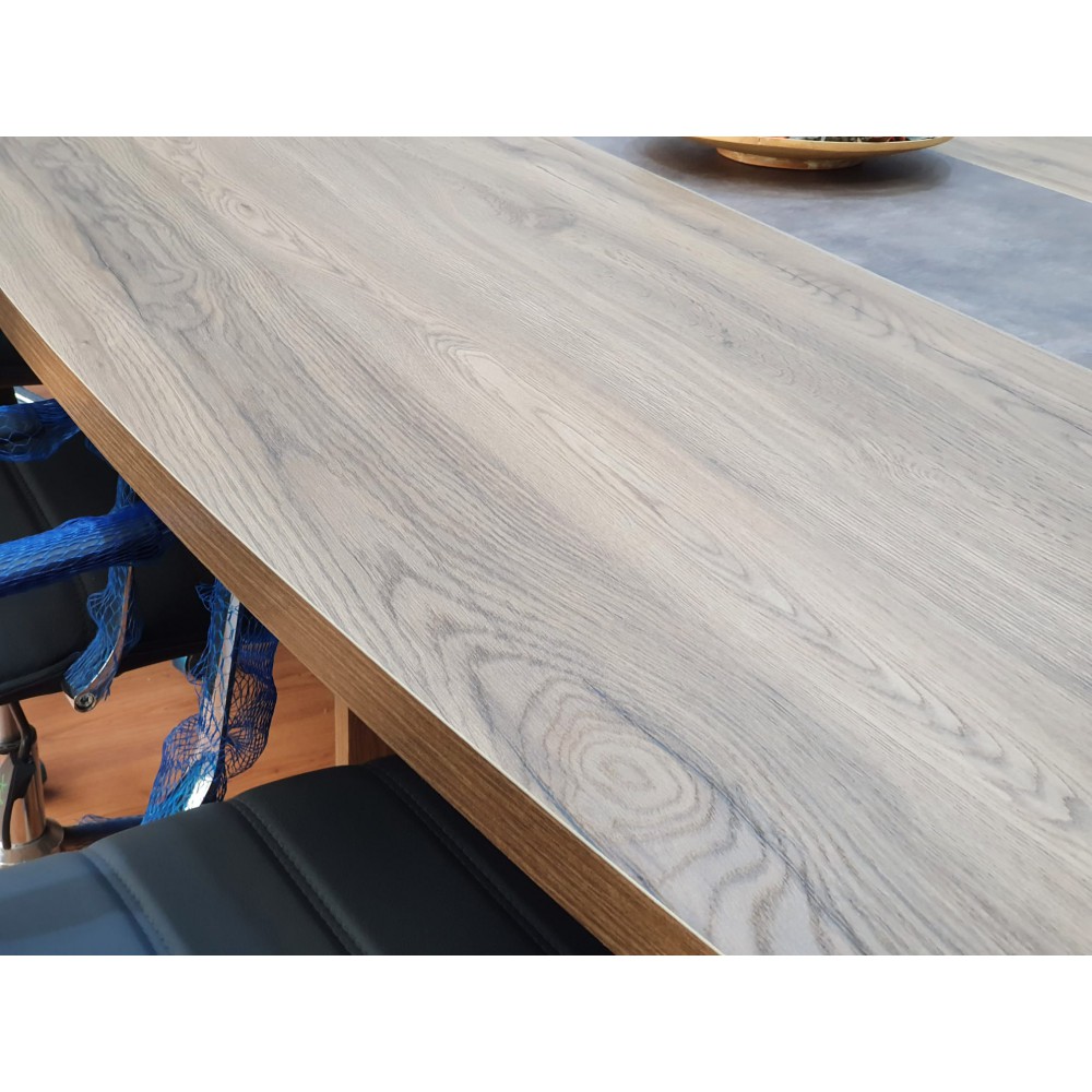 Großer Ovaler Besprechungstabelle