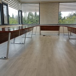 U Meeting-Tisch, Einstellbare Front