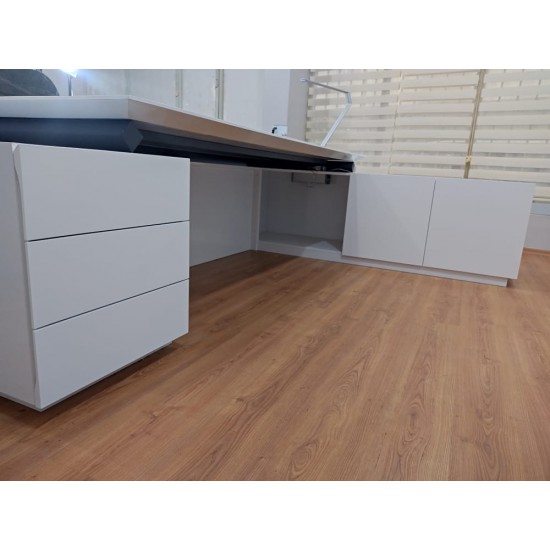 Signature Executive Sets White