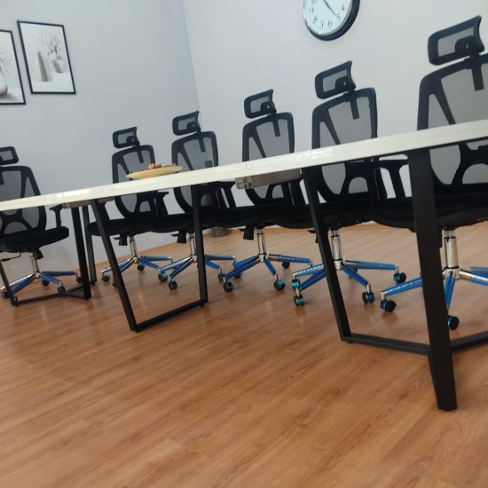 Großer Ovaler Besprechungstabelle Weiß