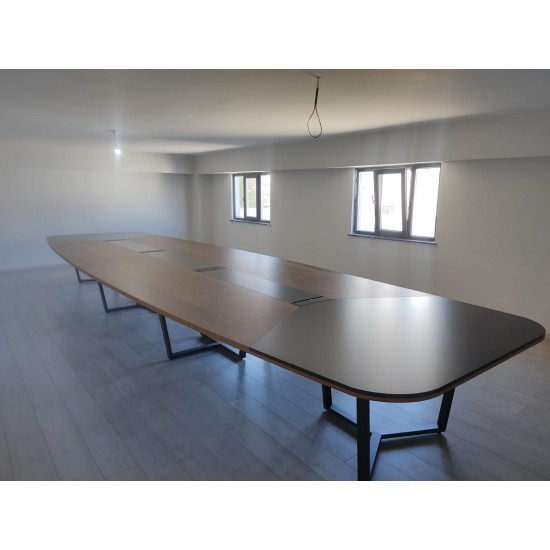 Toller Ovaler Meeting-Schreibtisch 20-22 Personen