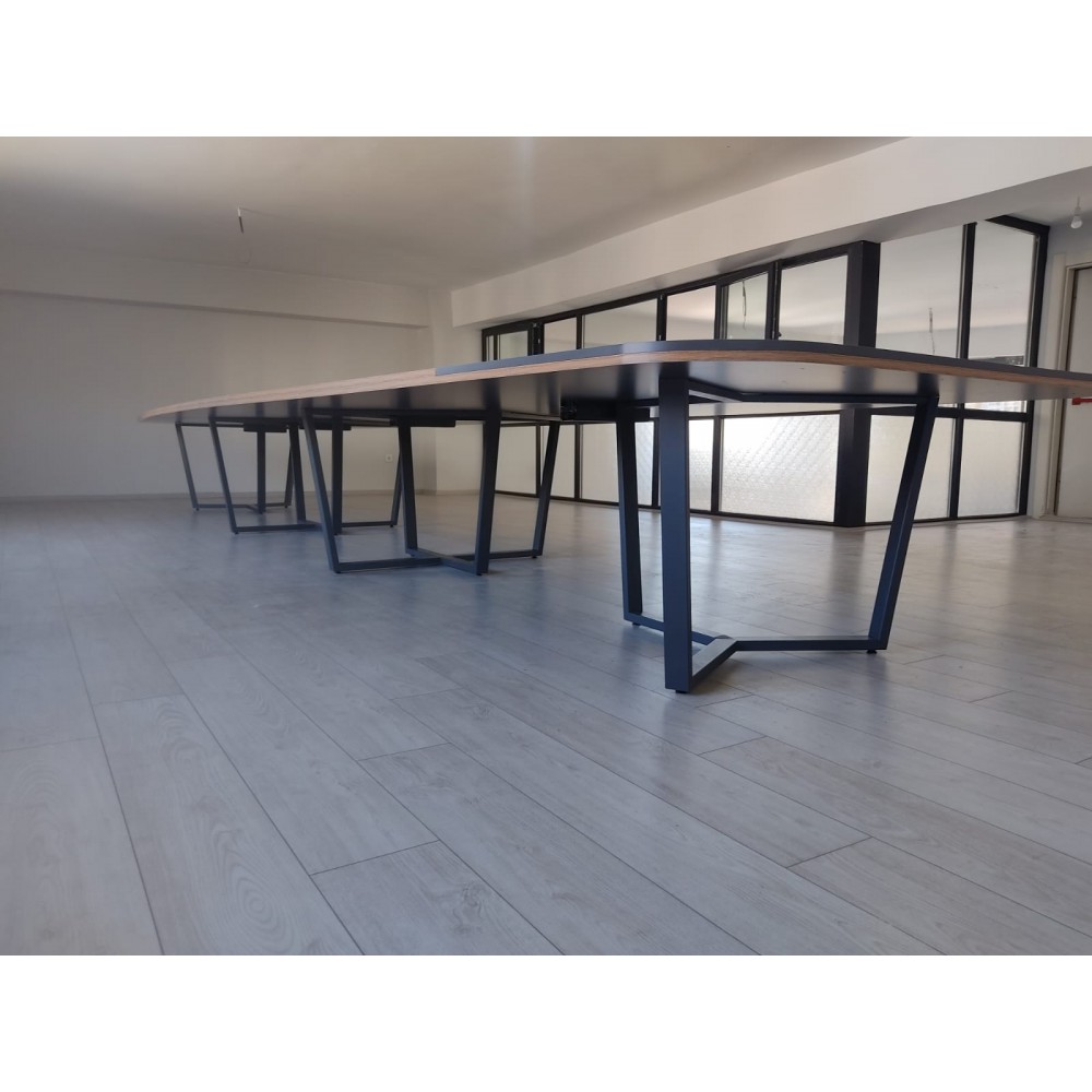 Großer Ovaler Besprechungstisch Für 20–22 Personen