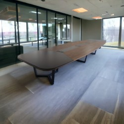 Toller Ovaler Meeting-Schreibtisch 20-22 Personen