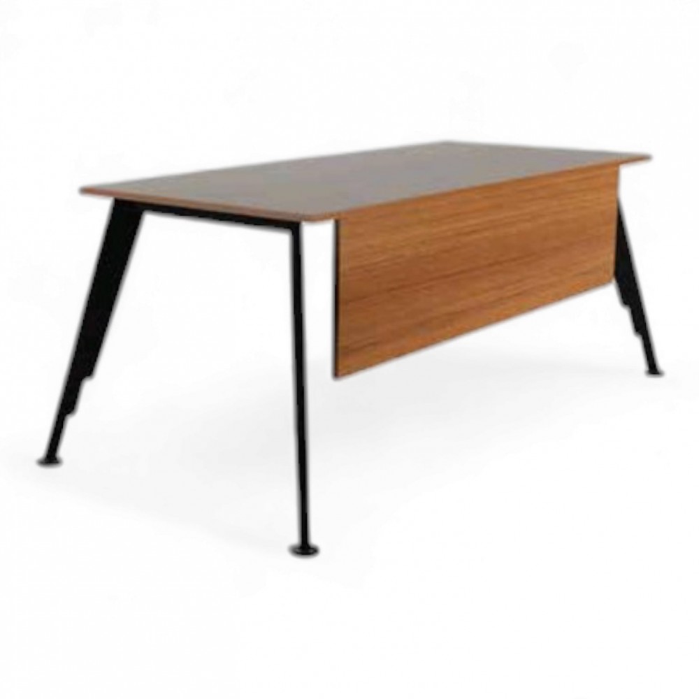 Zagreb-Büroschreibtisch