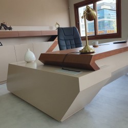  金色行政办公套装