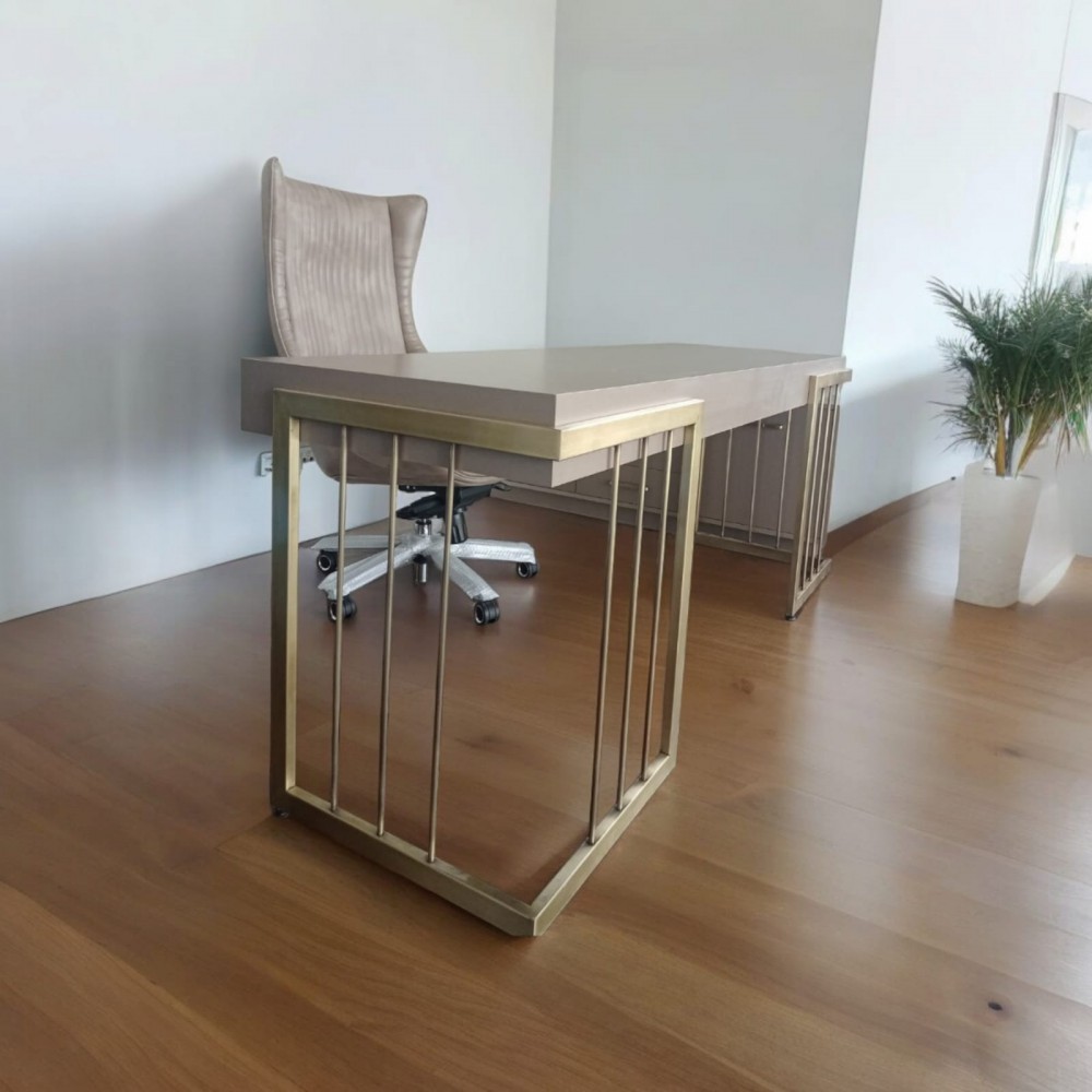 Büroarbeitsset mit vergoldetem Käfig