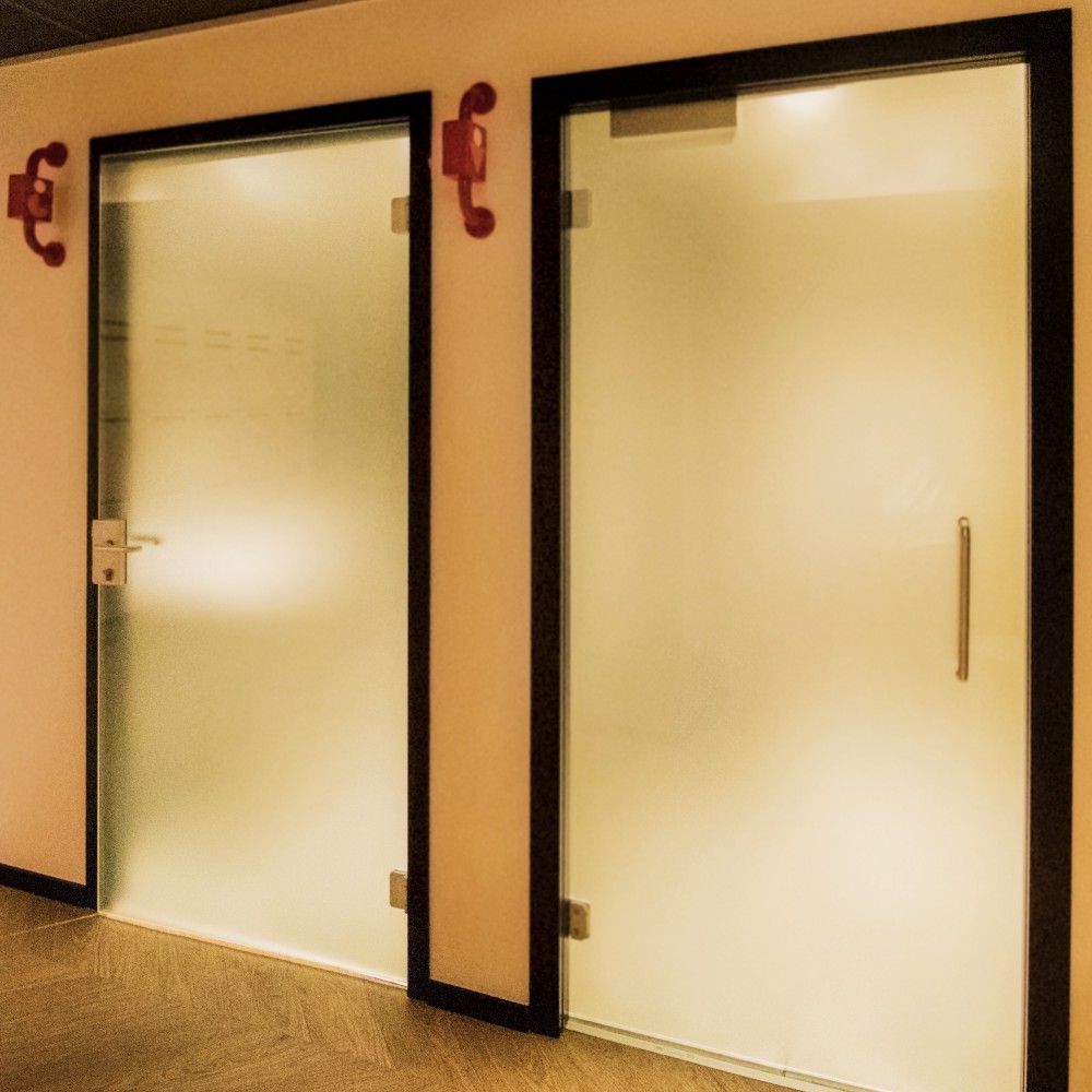 Glastür-Trennwandsysteme