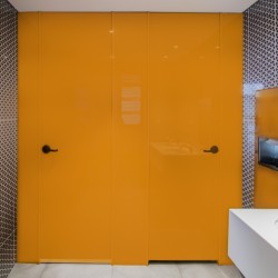 Trennwandsysteme für Waschbecken aus Glas