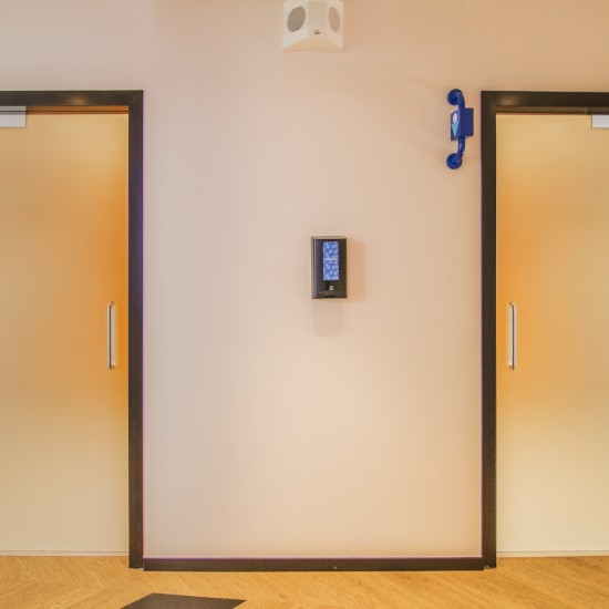 Glastür-Trennwandsysteme