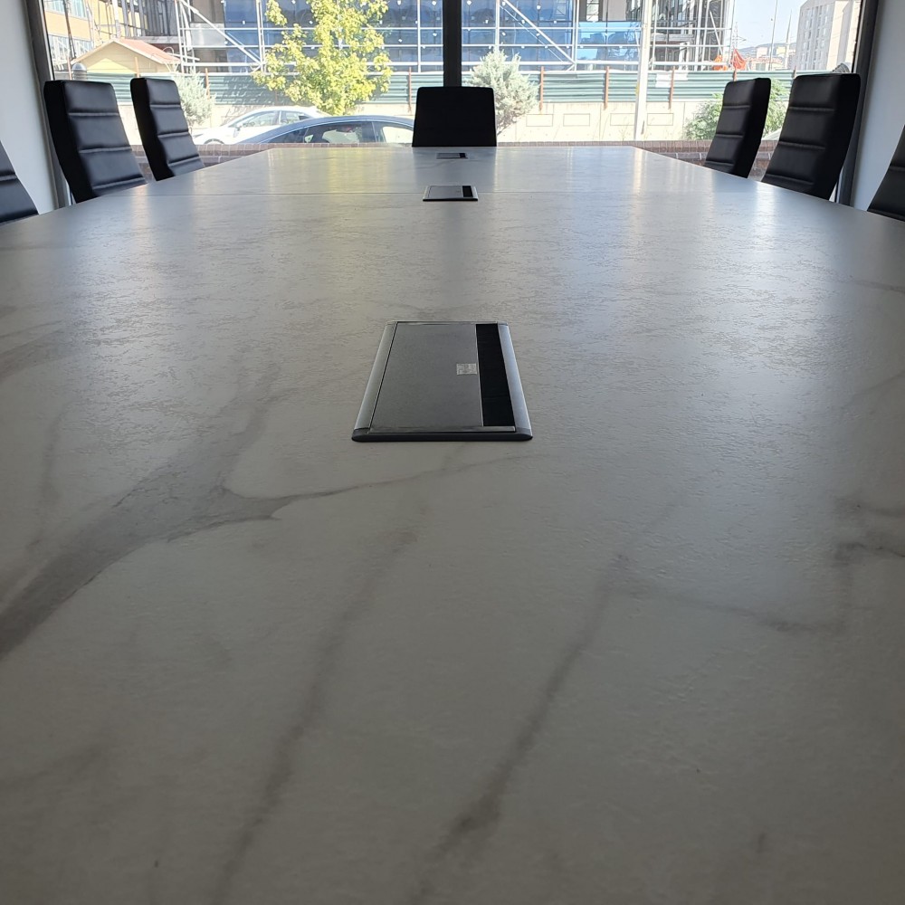 Rom-Besprechungstisch