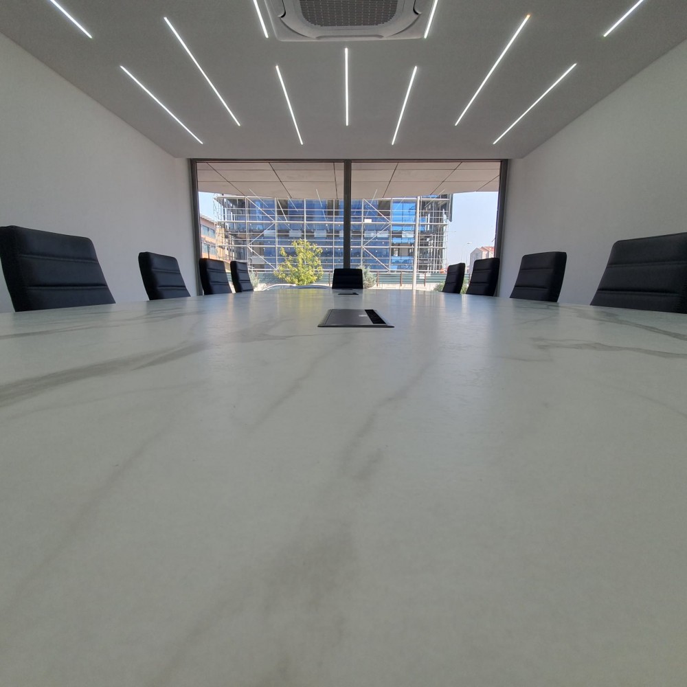 Rom-Besprechungstisch