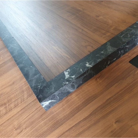 Besprechungstisch aus Holz mit Marmormuster Besprechungstisch aus Holz mit Marmormuster