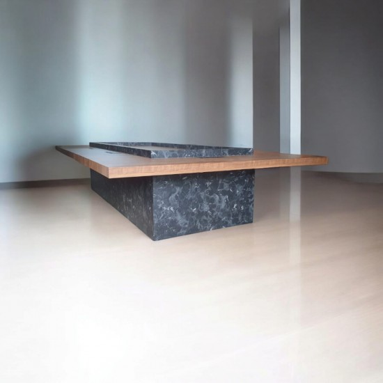 Besprechungstisch aus Holz mit Marmormuster Besprechungstisch aus Holz mit Marmormuster