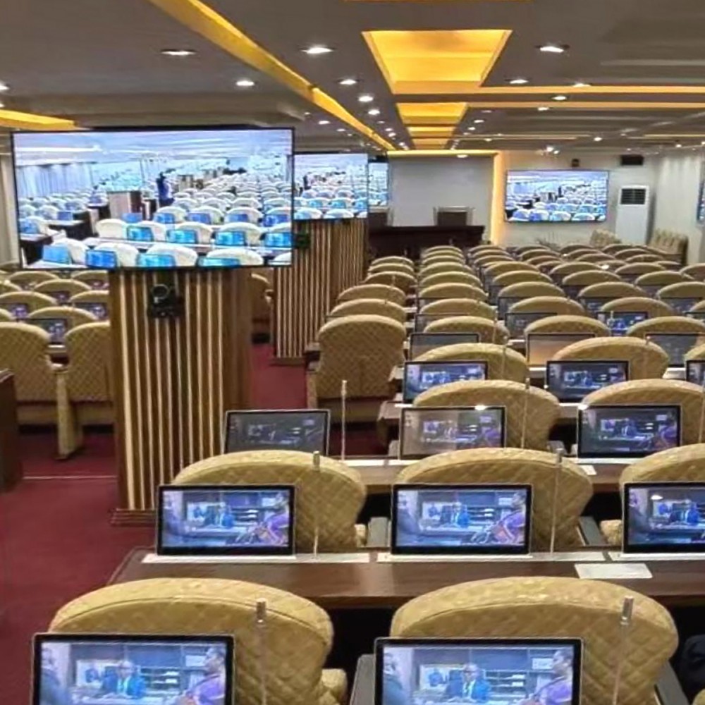 Mikrofonlu ve Tam Konferans Sistemli Ultra İnce LCD Monitör Asansörlü Toplantı Masası