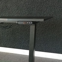 IOM Schreibtisch mit motorisiertem, höhenverstellbarem Rad