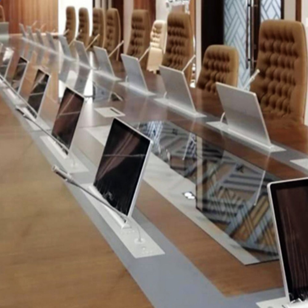 Silberner motorisierter Monitorlift