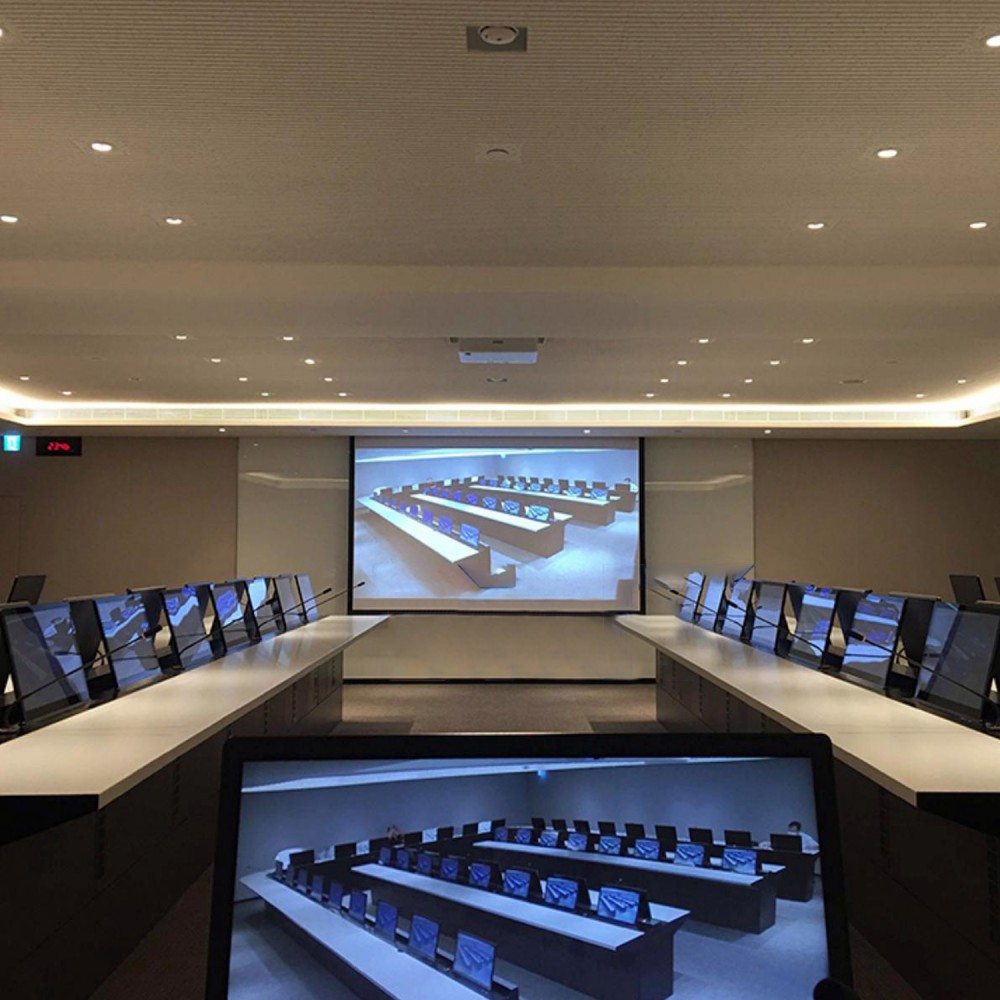 Schwarzer motorisierter Monitorlift